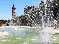 Fontaine restaurée place Bellecour Lyon 2ème