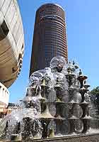 Fontaine de l’Auditorium de la Part Dieu Place Charles de Gaulle par Bernard Quiry (1975)