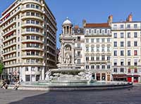 Fontaine place des Jacobins - La fontaine fut réalisée en décembre 1885 par Gaspard André (1840-1896)