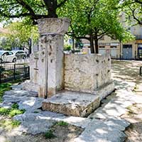 Fontaine Place de Trion (Pierre  eau de forage recyclée) Lyon 5ème