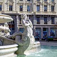 Fontaine place des Jacobins - La fontaine fut réalisée en décembre 1885 par Gaspard André (1840-1896)