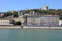 Fourvière vue depuis le bord de Saône