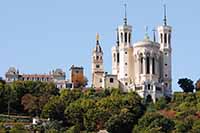 Basilique de Fourvière vue depuis le bord de la Saône Lyon 5ème