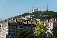 Fourvière vue depuis la place Rouville