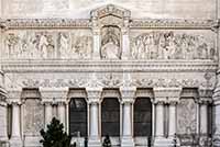 Joseph Belloni - (1959) L’Espérance : reliefs d’Esther (gauche) et Judith (droite) Fresque Nord-Centre - Détail de la façade de la Basilique de Fourvière Lyon 5ème