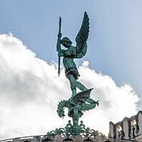 Saint Michel terrassant le dragon -  sculptée par Paul-Émile Millefaut(1848-1907). Basilique de Fourvière Lyon 5ème