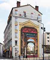 Le Théâtre des Charpennes - Fresque en "trompe l’oeil" sur mur borgne - 52 rue Gabriel-Péri, Villeurbanne par Cité-Création 1998 - 400 m²