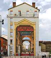 Le Théâtre des Charpennes - Fresque en "trompe l’oeil" sur mur borgne - 52 rue Gabriel-Péri, Villeurbanne par Cité-Création 1998 - 400 m²