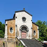 Eglise de Saint Rambert l’Île Barbe contre le jardin Secret