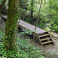 La Passerelle Le Bois de la Caille entre le Bas de la rue du Bois de la Caille et le Haut de la rue du Bois de la Caille