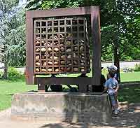 Victor Caniato "Cage" 1980 - Parc Francis Popy (1874-1928) - Rue Henri Gorjus Lyon 4ème