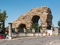 Aqueduc de la Brévenne, rue des Aqueducs 