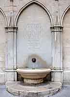 Fontaine contre Saint Nizier Rue Paul Chenavard Lyon 1er