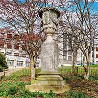 Au "Jardin des Plantes" en mémoire de "La Coopération" par Jeanne Bardey(1923) Premier magasin coopératif de vente , Montée de la Grande Côte Lyon 1er 