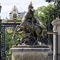 Centauresse et faune (1849) Augustin Courtet(1821-1891) Groupe en bronze situé à l’entrée du  Parc de la tête d’or,Lyon 6ème