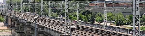 Viaduc S.N.C.F. près du Pont Raymond Poincaré sur le Rhône (1857)