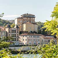 Quai Clémenceau et Chateau de Cuire face à l’île Barbe (Caluire)