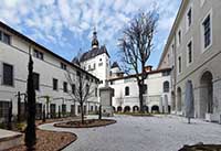 Cour de l’Arbre (renommée Cour Saint Louis) de l’Hotel Dieu après 2019 Lyon 2ème 