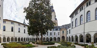 Grand Cloître. Hotel Dieu quai Jules Courmont Lyon 2ème