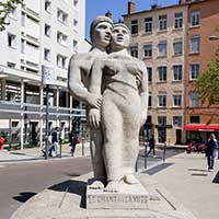 "Le Chant des Canuts" 1980 par les sculpteurs Georges Salendre (1890-1985), Da Fonseca et Hamelin - Place des Tapis - Lyon 4ème