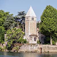 Chapelle Notre-Dame-de-Grâces sur l’Île Barbe vue depuis le quai Clémenceau à Caluire et Cuire