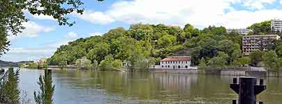 Quai Gillet entre Ile Barbe et Pont Schuman 