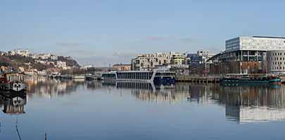 Quai Rambaud vu depuis le Quai Jean-Jacques Rousseau à La Mulatière