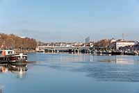 Quai des Etroits et Viaduc S.N.C.F. sur la Saône près de Perrache