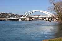 Pont Raymond Barre en aval du Pont Pasteur sur le Rhône