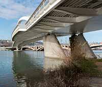 Pont Raymond Barre en aval du Pont Pasteur sur le Rhône