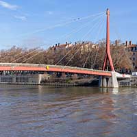 Passerelle du Palais de Justice sur la Saône avant démolition du parking Saint Antoine et de la rampe pour piétons en 2022