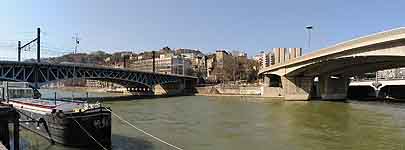 Viaduc Chemin de Fer et Viaduc Autoroute près du pont Kitchener sur la Saône 