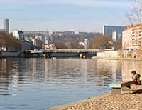 Pont Georges Clémenceau à Vaise et Le Plateau (la Duchère) en fond