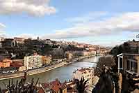 Saône entre le Quai Saint Vincent et le Quai Pierre-Scize. Passerelle de l’Homme de la Roche