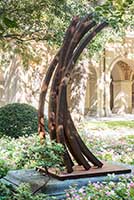 Bernar Venet (1941-) 85.5° Arc x 8 Acier roulé -(Rétrospective 2019-1959)  dans le jardin du Musée des Beaux-Arts Lyon 1er