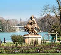 Centauresse et faune (1849) Augustin Courtet(1821-1891) Groupe en bronze situé à l’entrée du  Parc de la tête d’or,Lyon 6ème