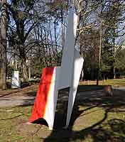 9 - Lovato "Signal Oblique" 1980 - Parc de la Cerisaie, rue Chazière Lyon 4ème