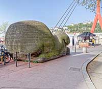 Sculpture (1984) par Gabriel Gouttard (20/03/1927-09/02/2015) Passerelle du Palais de Justice