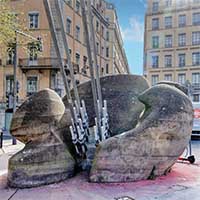 Sculpture (1984) par Gabriel Gouttard (20/03/1927-09/02/2015) Passerelle du Palais de Justice