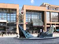 Gare de la Part Dieu (la fontaine de Ipousteguy est démontée) 