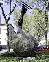 "Universelle" de Xavier de Fraissinette (1991) (Poignée de mains - symbole de l’entraide maçonnique) - 139 Rue Vendôme Lyon 6ème