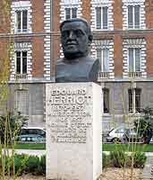 Edouard Herriot (1872-1957) par André Tajana (1970) square Jussieux Lyon 3ème