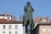 Louis XIV Roi de France (1638-1715) par Lemot, Le Rhône sur le piédestal par les frères Coustou, Place Bellecour Lyon 2ème