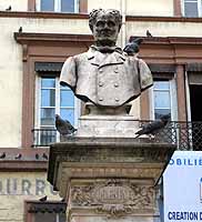 Monument fontaine à Jean-Pierre Pléney (1784-1864) - Sculpteur : Joseph Marie Bourgeot - Place Meissonier Lyon 1er