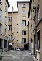 Traboule du 68 rue Saint Jean au 3 de la rue des Antonins - Lyon 5ème