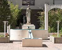 Statue et Fontaine au 29 Quai Arloing à Vaise