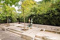 "Davantage d’avantages...Coeur ferme et sucré...Bonnes saveurs" par Marie Ducaté - Fontaine Place de Paris