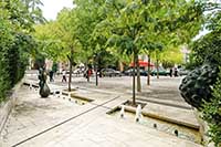 "Davantage d’avantages...Coeur ferme et sucré...Bonnes saveurs" par Marie Ducaté - Fontaine Place de Paris