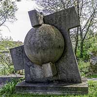 "Gardien" Sculpture par Ivan Avoscan(1928 - 2012) 1989 - Fort de Vaise 25, boulevard Antoine de St Exupéry Lyon 9ème