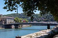 Pont Koenig vu depuis le quai Arloing à Vaise